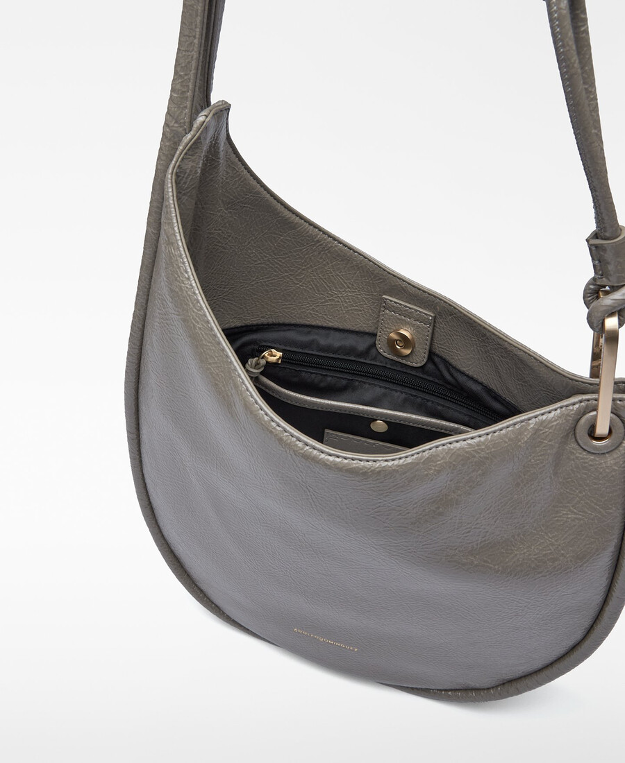 femme au sac de voyage luna