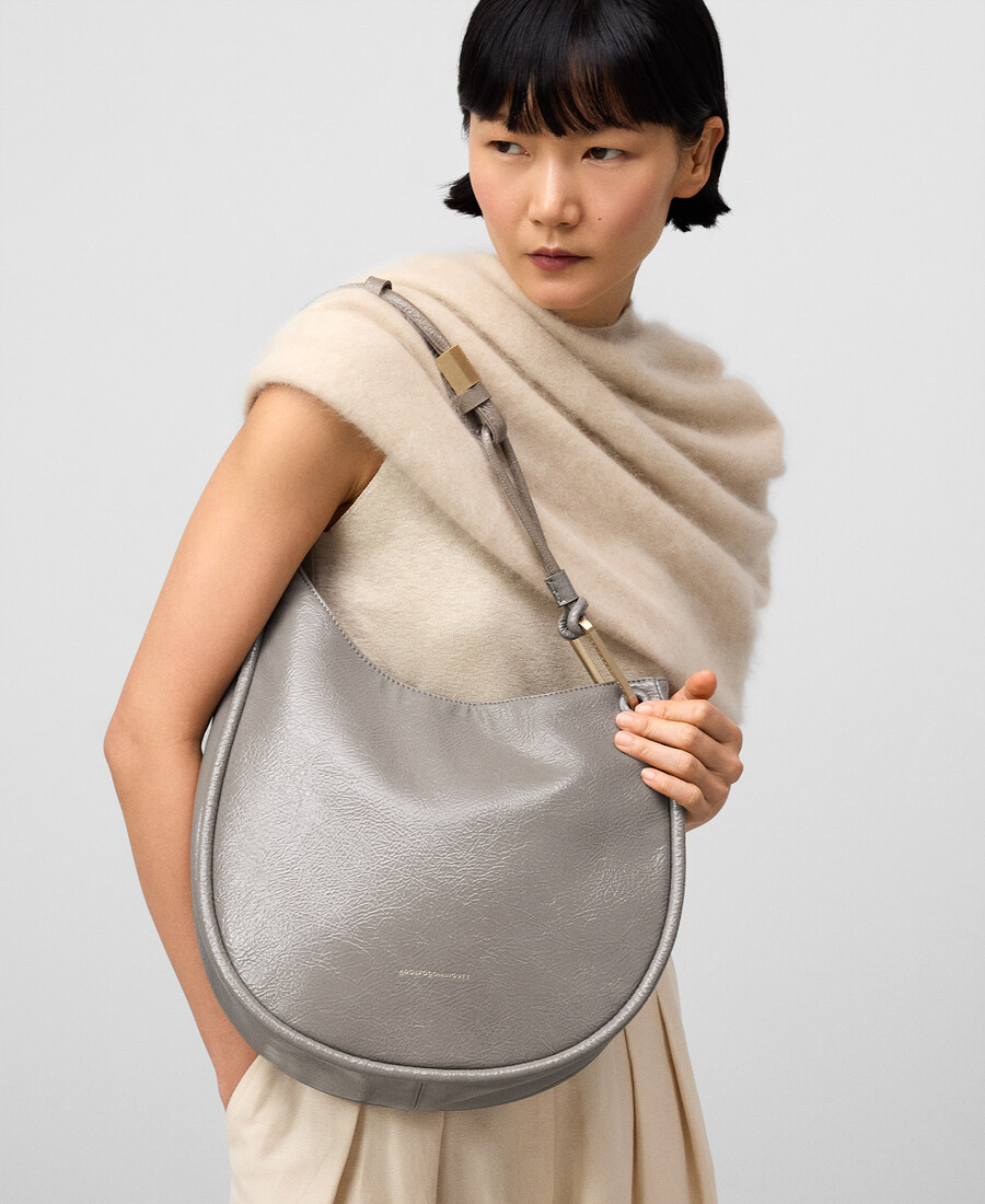 femme au sac de voyage luna