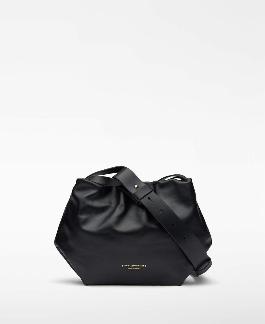 femme au sac hobo doce