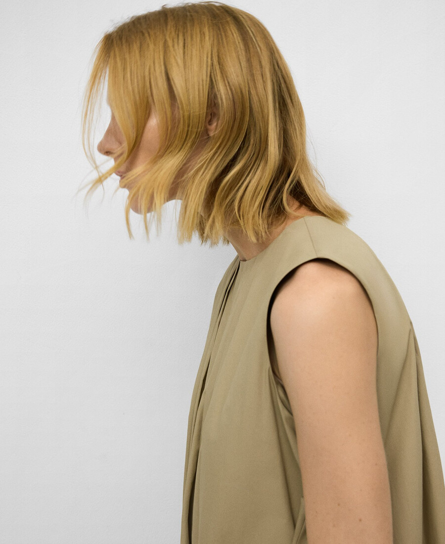 robe plissée avec détail de chaîne pour femme