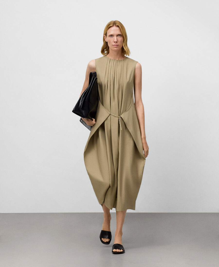 robe plissée avec détail de chaîne pour femme
