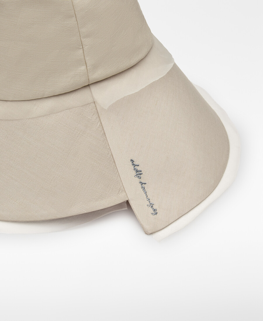 chapeau asymétrique pour femme
