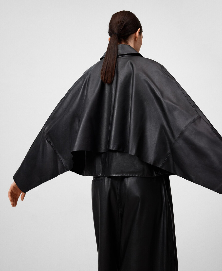 veste en cuir avec cape arrière pour femme