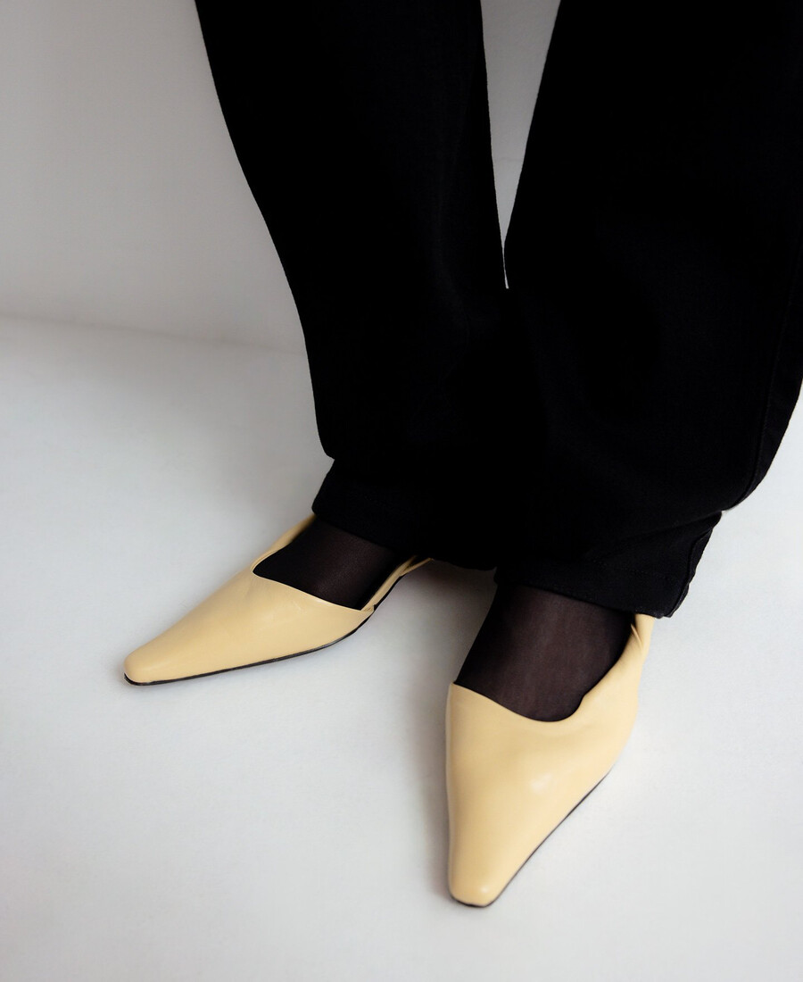 chaussure à talon bas en cuir pour femme