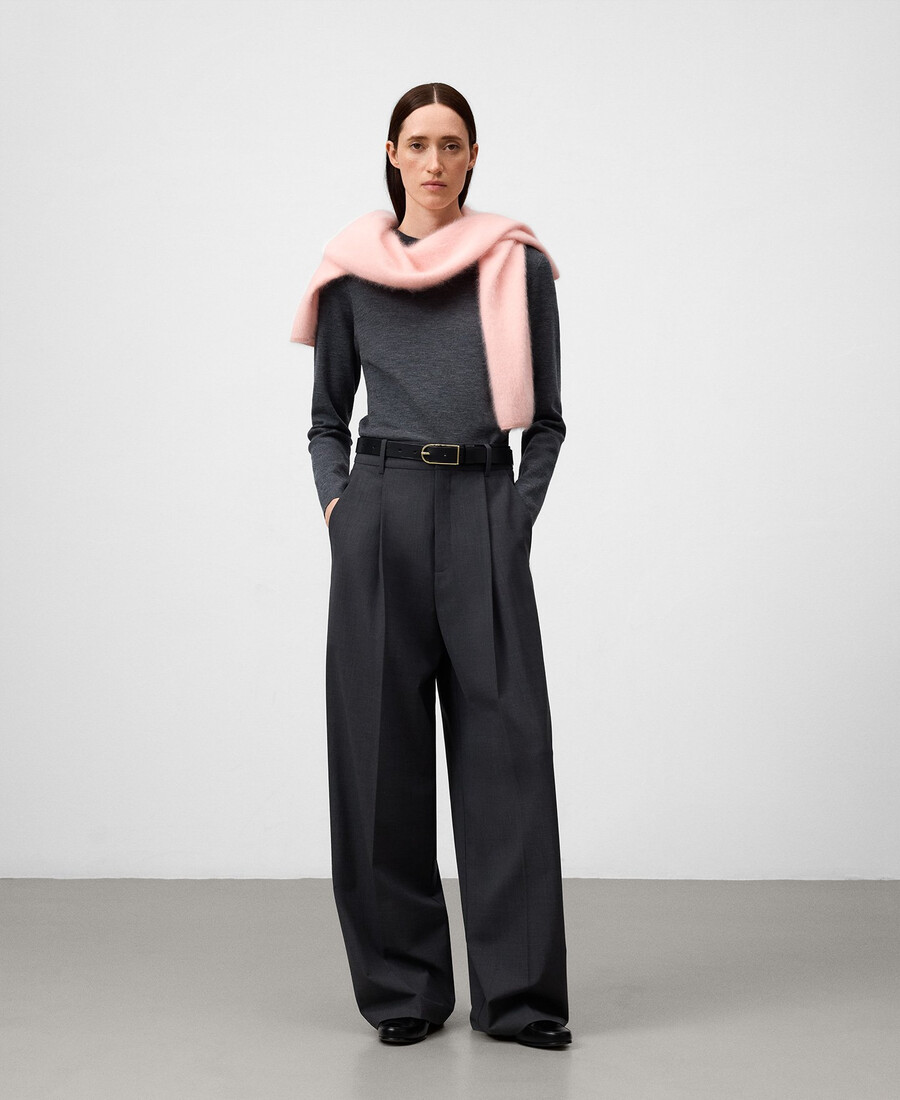 pull en maille à encolure asymétrique pour femme