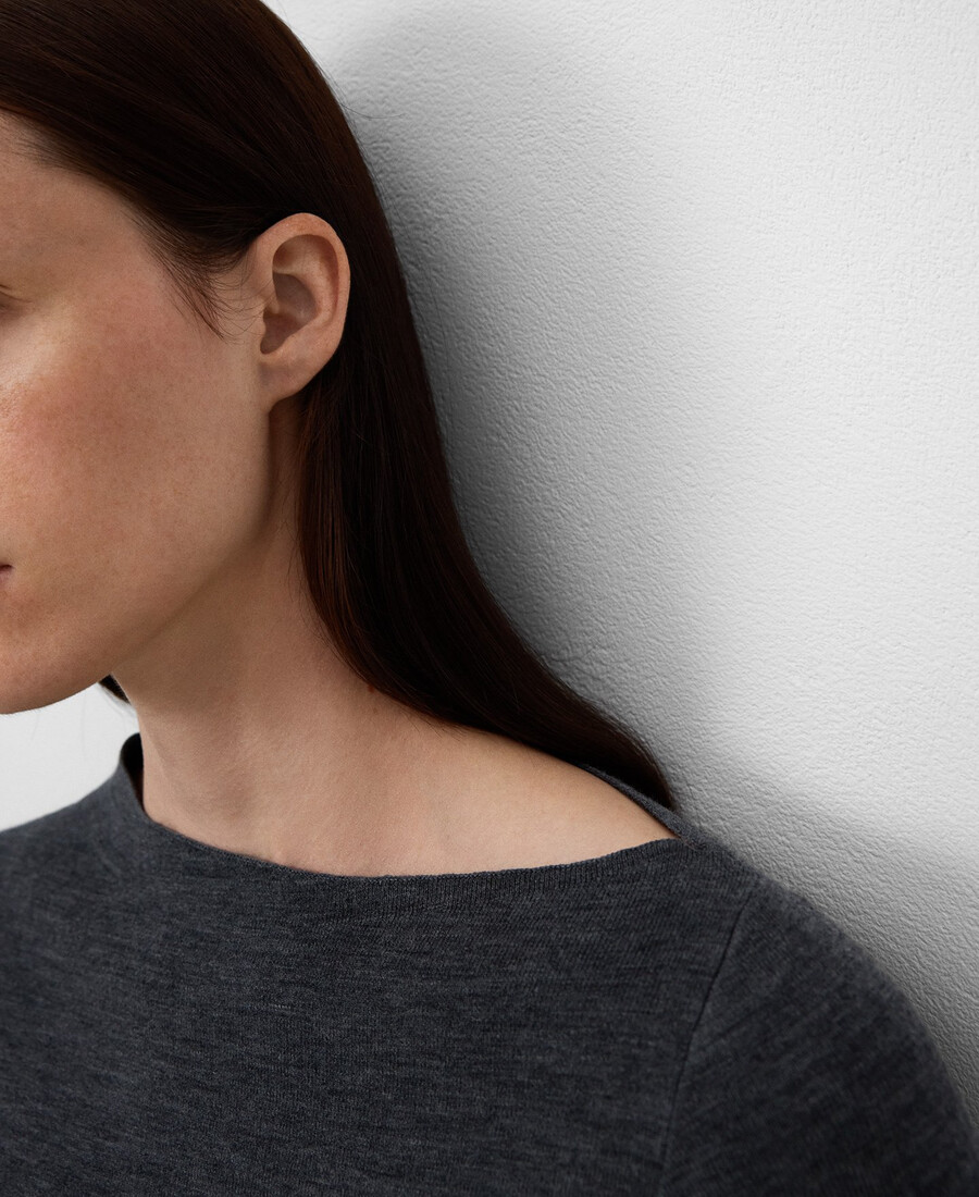 pull en maille à encolure asymétrique pour femme