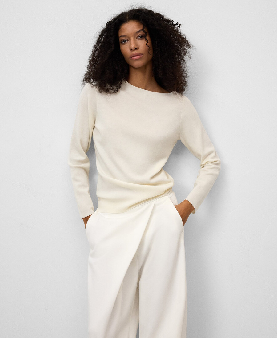 pull en maille à encolure asymétrique pour femme