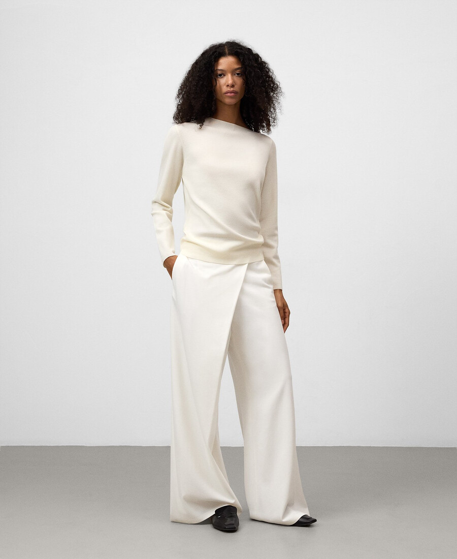 pull en maille à encolure asymétrique pour femme