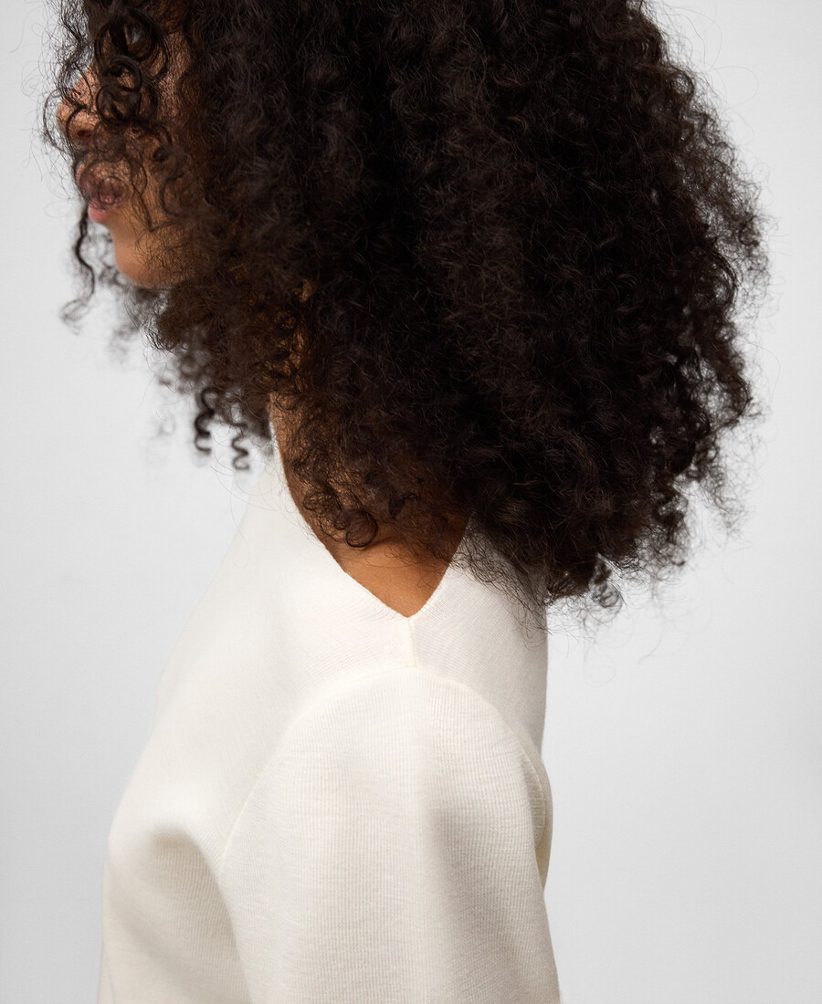 pull en maille à encolure asymétrique pour femme