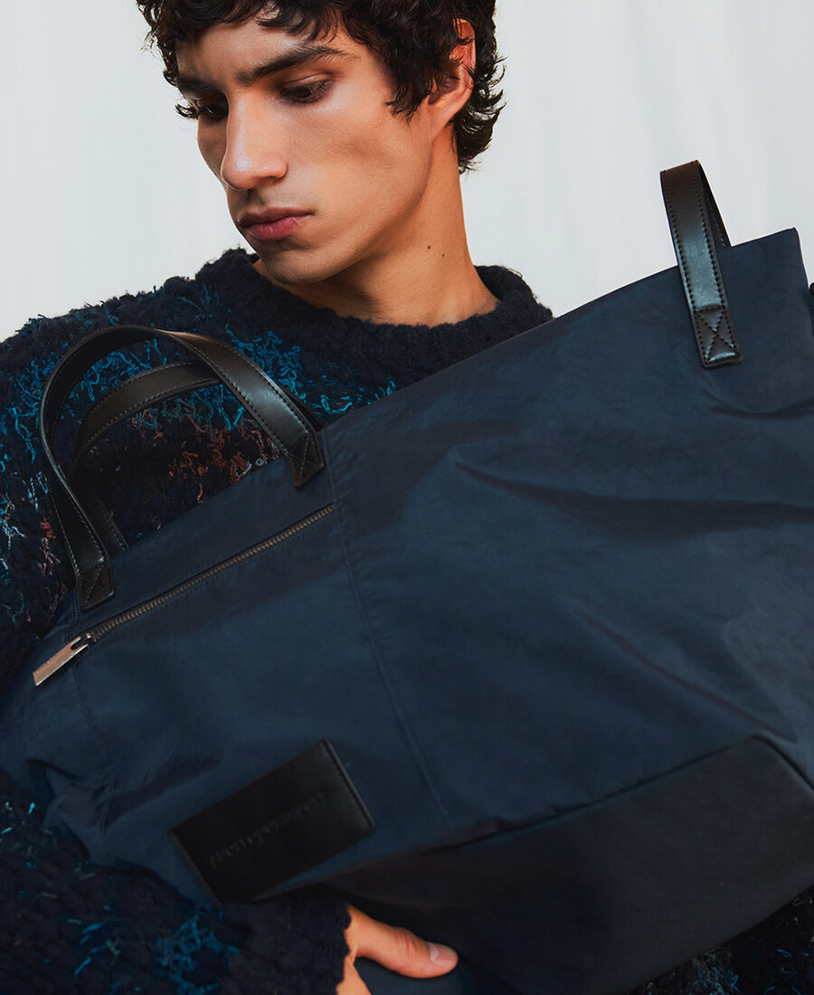 homme de sac de voyage
