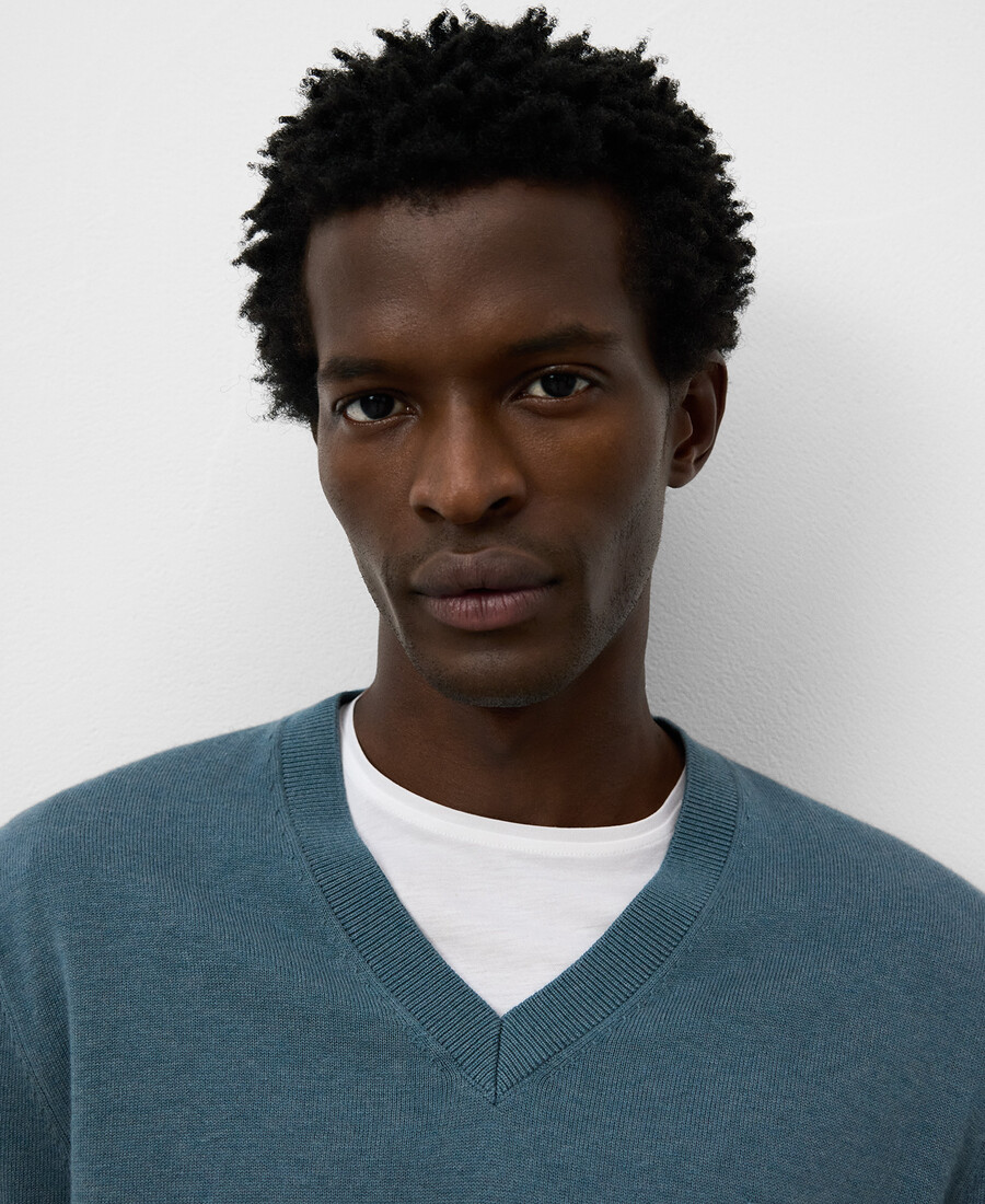pull homme à col en v coupe classique